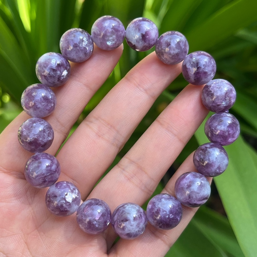 12mm stretchable high quality purple mica bracelet - Picture 9 of 10